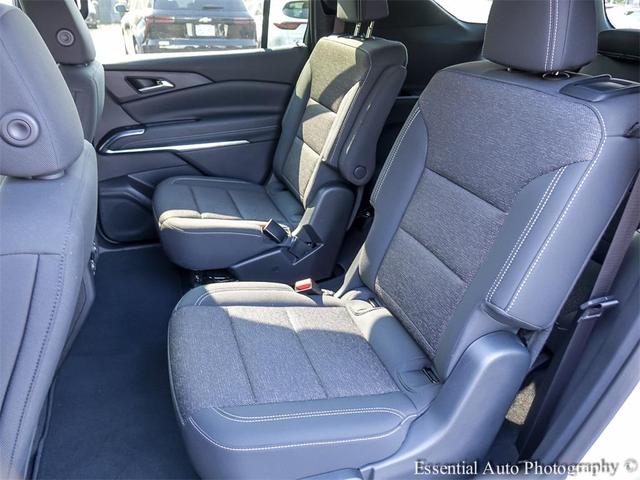 Photo of 2025 Summit White Chevrolet Traverse