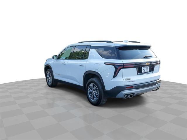 Photo of 2025 Summit White Chevrolet Traverse