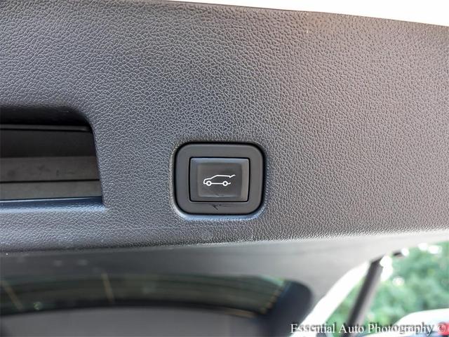 Photo of 2025 Summit White Chevrolet Traverse