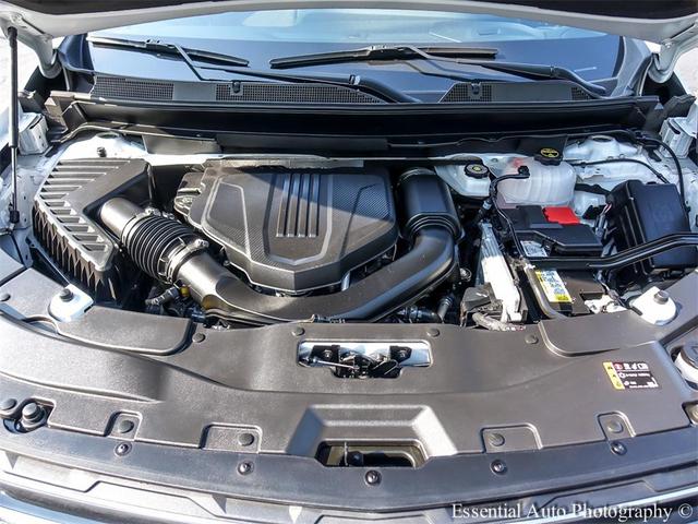 Photo of 2025 Summit White Chevrolet Traverse