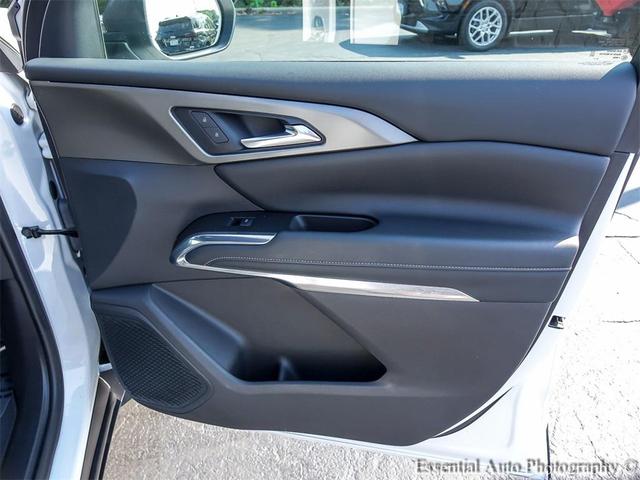 Photo of 2025 Summit White Chevrolet Traverse