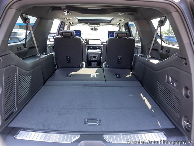 Photo of 2025 Iridescent Pearl Tricoat Chevrolet Suburban