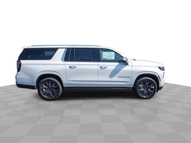 Photo of 2025 Iridescent Pearl Tricoat Chevrolet Suburban