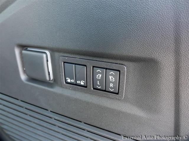 Photo of 2025 Iridescent Pearl Tricoat Chevrolet Suburban