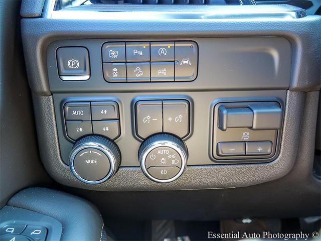 Photo of 2025 Iridescent Pearl Tricoat Chevrolet Suburban