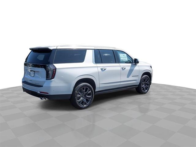 Photo of 2025 Iridescent Pearl Tricoat Chevrolet Suburban