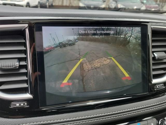 Photo of 2023 Brilliant Black Crystal Pearlcoat Chrysler Pacifica