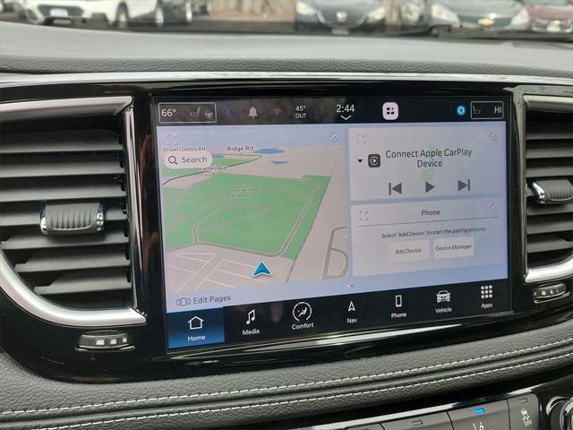 Photo of 2023 Brilliant Black Crystal Pearlcoat Chrysler Pacifica
