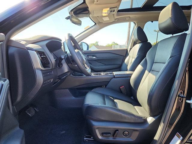 Photo of 2022 Super Black Nissan Rogue