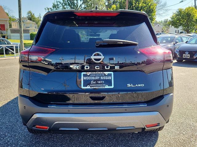 Photo of 2022 Super Black Nissan Rogue