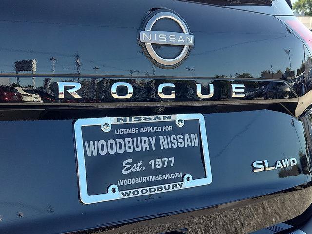 Photo of 2022 Super Black Nissan Rogue