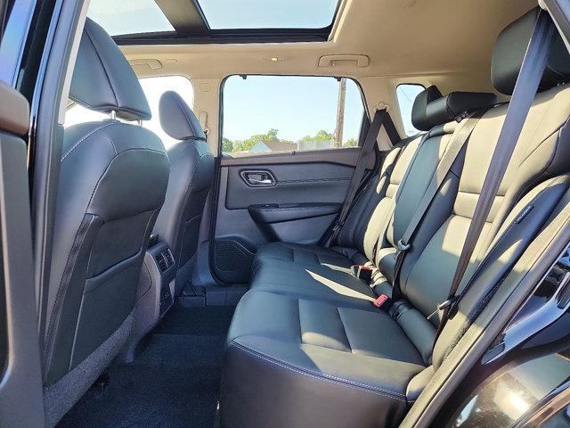 Photo of 2022 Super Black Nissan Rogue