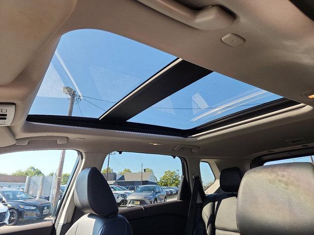 Photo of 2022 Super Black Nissan Rogue