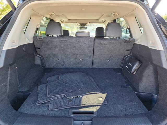 Photo of 2022 Super Black Nissan Rogue