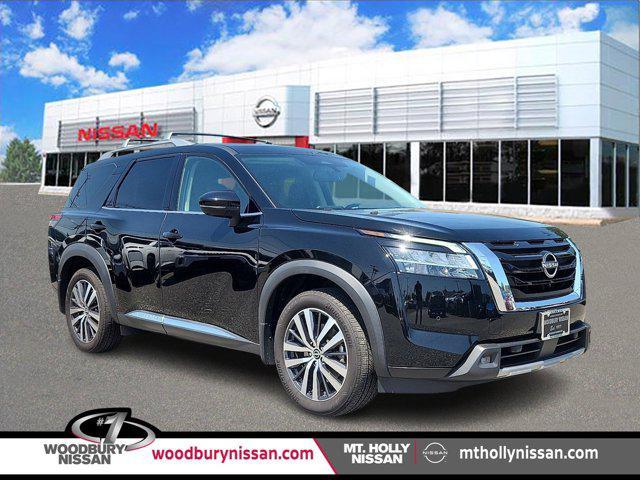 Photo of 2022 Super Black Nissan Pathfinder