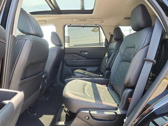 Photo of 2022 Super Black Nissan Pathfinder
