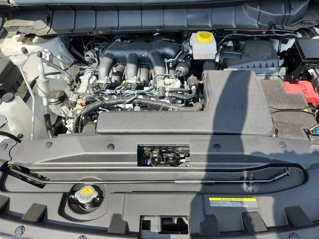 Photo of 2025 Everest White Pearl Tricoat Nissan Pathfinder