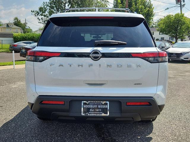 Photo of 2025 Everest White Pearl Tricoat Nissan Pathfinder