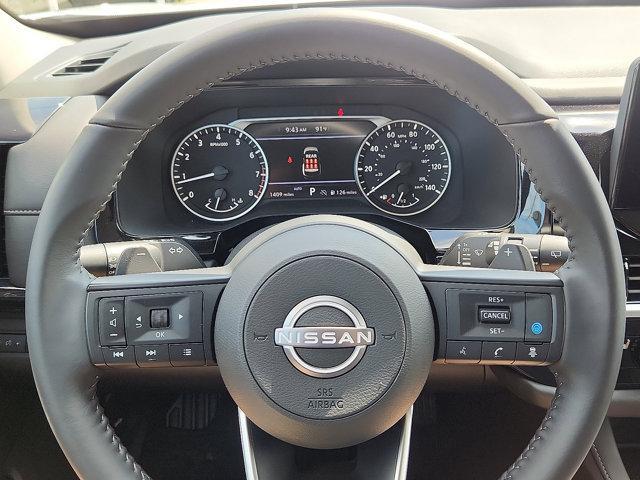 Photo of 2025 Everest White Pearl Tricoat Nissan Pathfinder