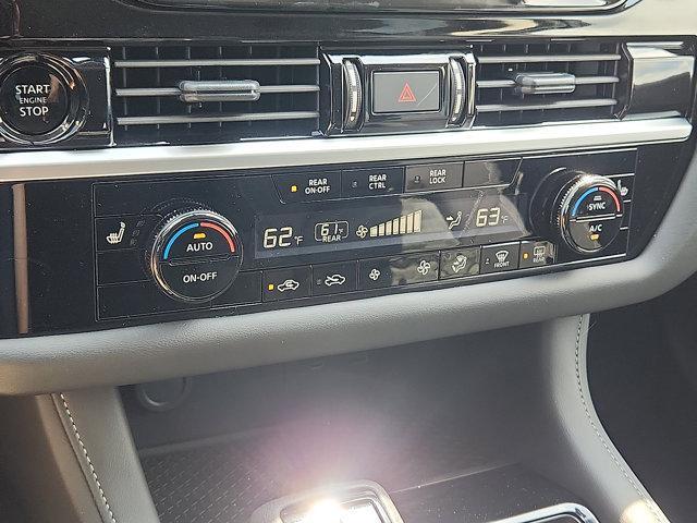Photo of 2025 Everest White Pearl Tricoat Nissan Pathfinder