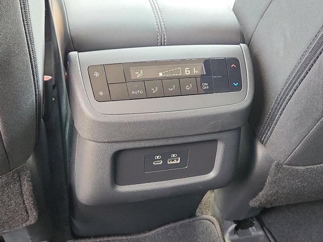 Photo of 2025 Everest White Pearl Tricoat Nissan Pathfinder
