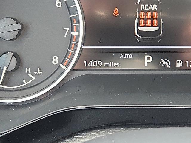Photo of 2025 Everest White Pearl Tricoat Nissan Pathfinder