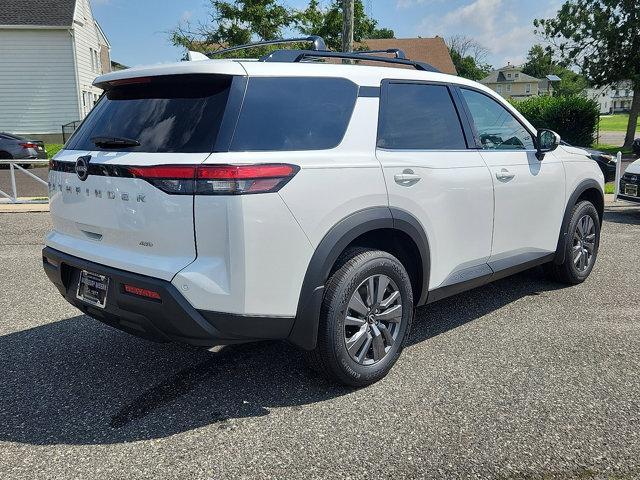 Photo of 2025 Everest White Pearl Tricoat Nissan Pathfinder