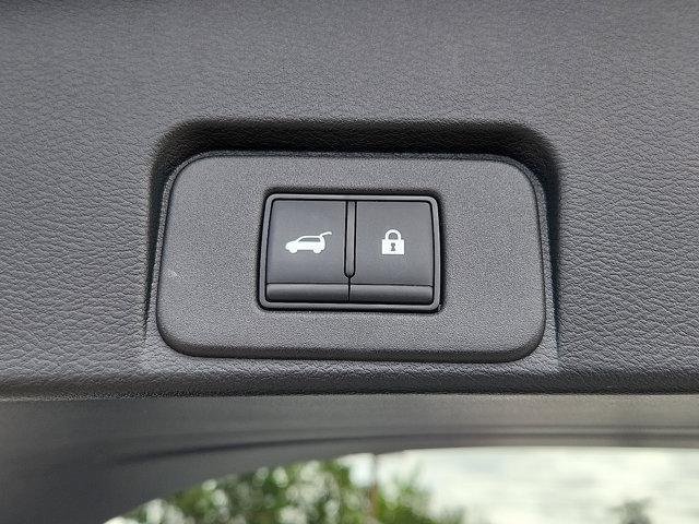 Photo of 2024 Everest White Pearl Nissan Rogue