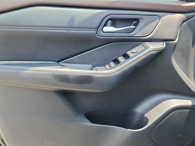 Photo of 2022 Super Black Nissan Rogue