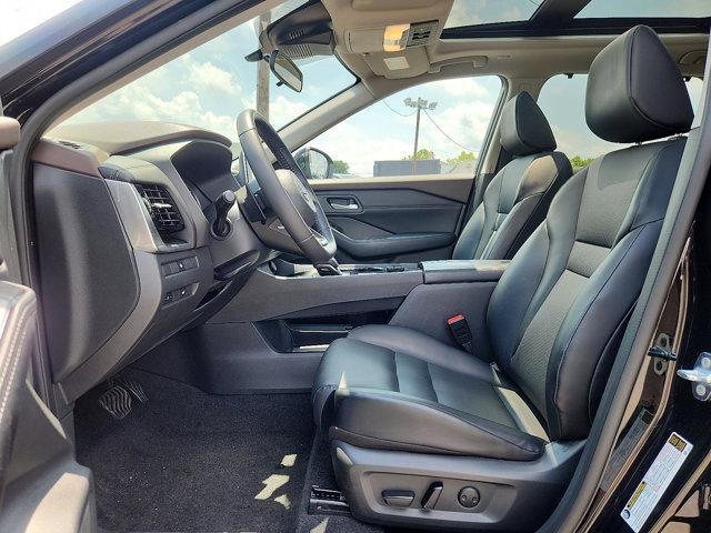 Photo of 2022 Super Black Nissan Rogue