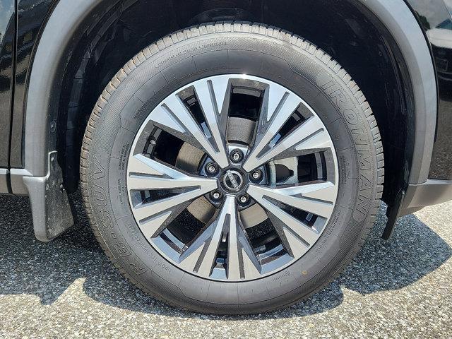 Photo of 2022 Super Black Nissan Rogue
