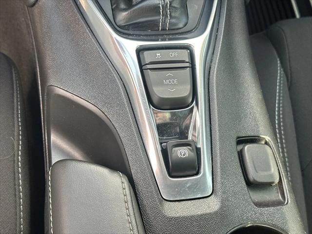 Photo of 2018 Summit White Chevrolet Camaro