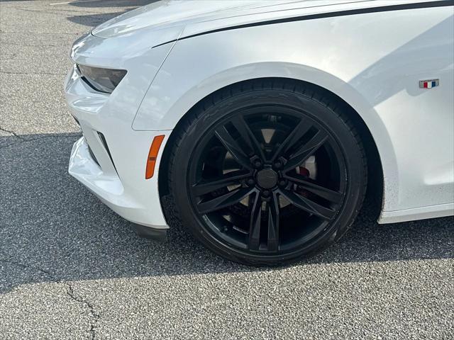 Photo of 2018 Summit White Chevrolet Camaro