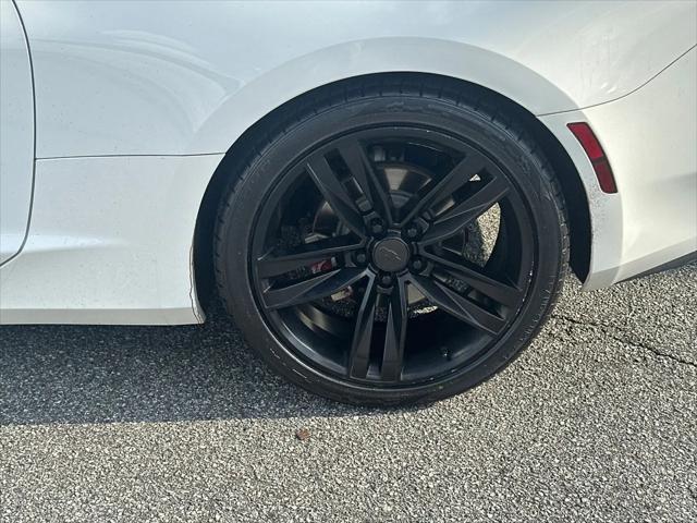 Photo of 2018 Summit White Chevrolet Camaro