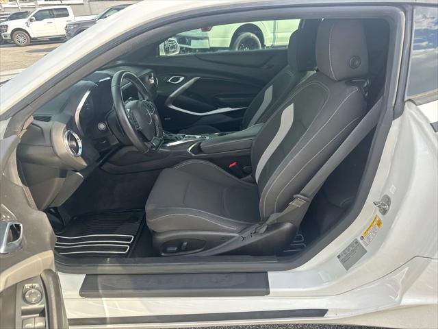 Photo of 2018 Summit White Chevrolet Camaro