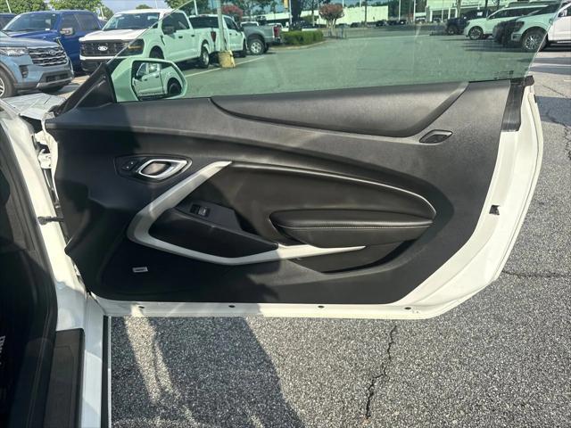 Photo of 2018 Summit White Chevrolet Camaro