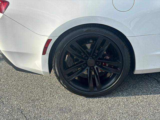 Photo of 2018 Summit White Chevrolet Camaro