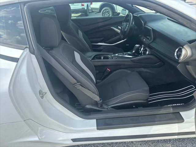 Photo of 2018 Summit White Chevrolet Camaro