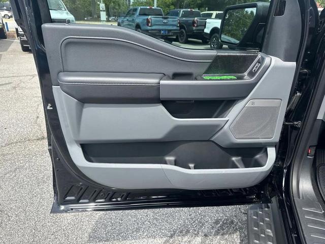 Photo of 2025 Agate Black Metallic Ford F-150 Lightning
