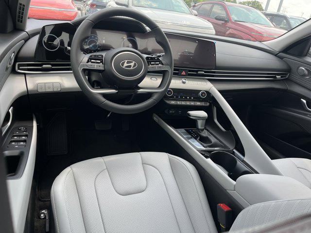 Photo of 2025 Serenity White Hyundai ELANTRA