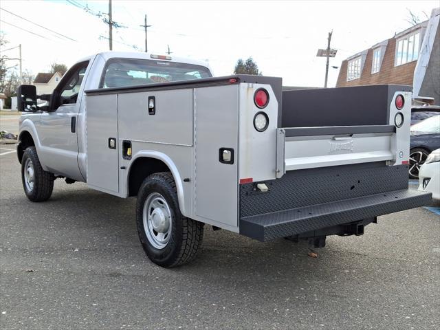 Photo of 2015 Oxford White Ford F-250