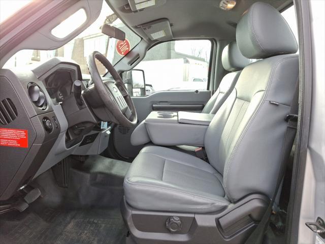 Photo of 2015 Oxford White Ford F-250