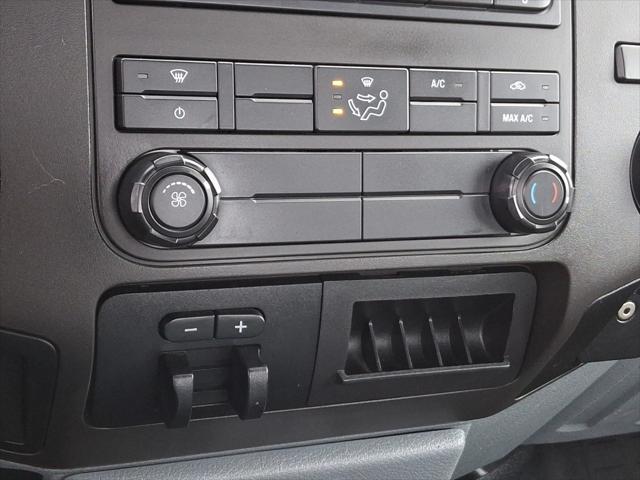 Photo of 2015 Oxford White Ford F-250