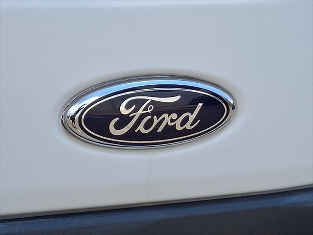 Photo of 2015 Oxford White Ford Transit-350