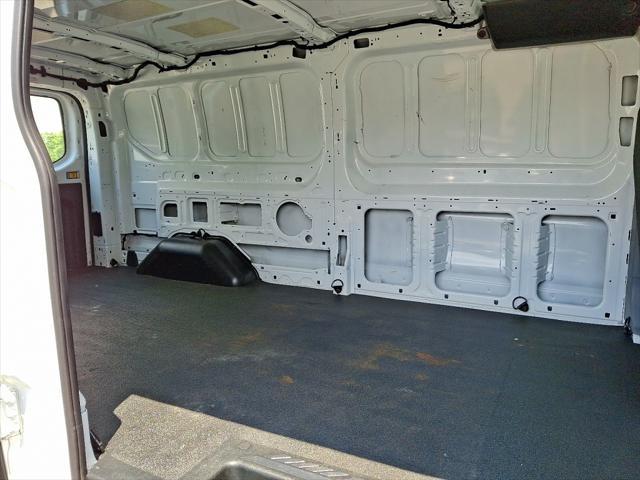 Photo of 2015 Oxford White Ford Transit-350