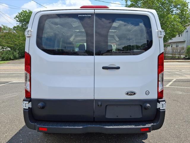 Photo of 2015 Oxford White Ford Transit-350