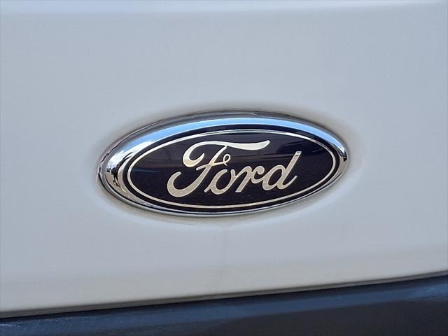 Photo of 2015 Oxford White Ford Transit-350