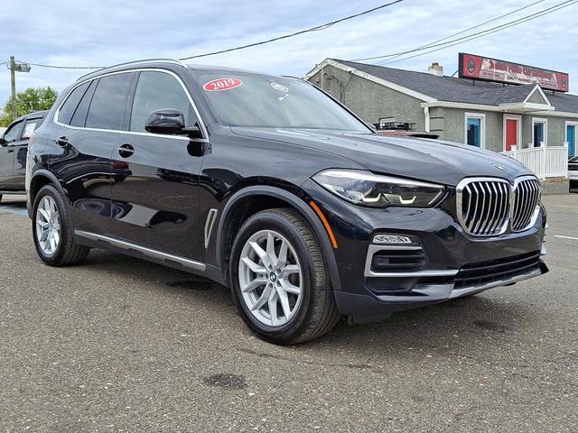 Photo of 2019 Black Sapphire Metallic BMW X5