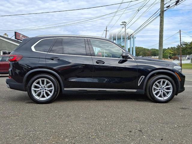 Photo of 2019 Black Sapphire Metallic BMW X5