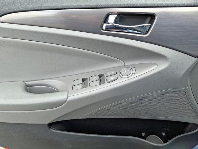 Photo of 2014 Blue Sky Metallic Hyundai SONATA Hybrid